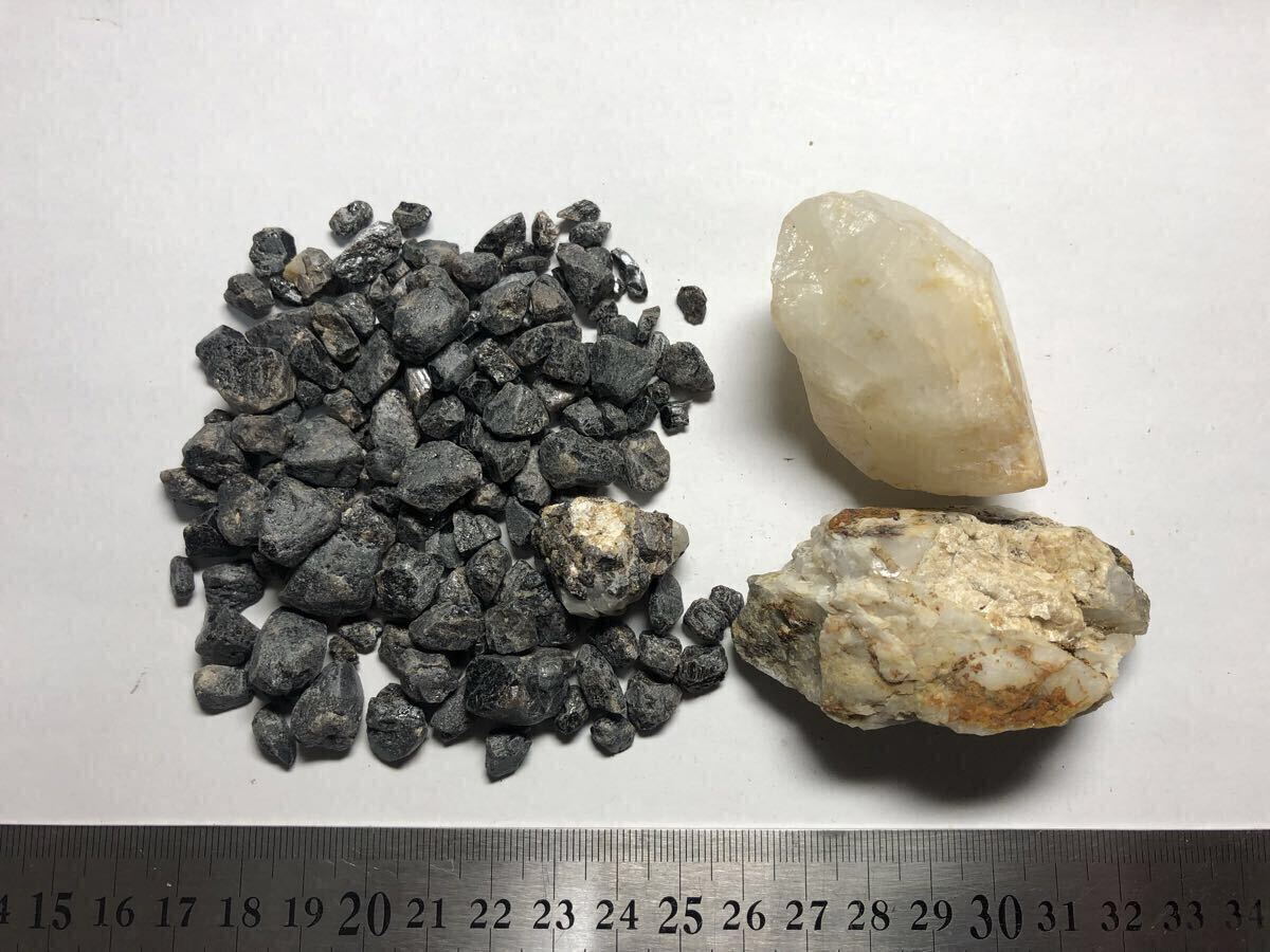 国産鉱物　貴重産地鉱物　京都府行者山産の鉱物　色々おまとめ　錫石　灰重石　石英　＊ 採取禁止の貴重産地鉱物 ＊ 桜石のオマケ付き_1