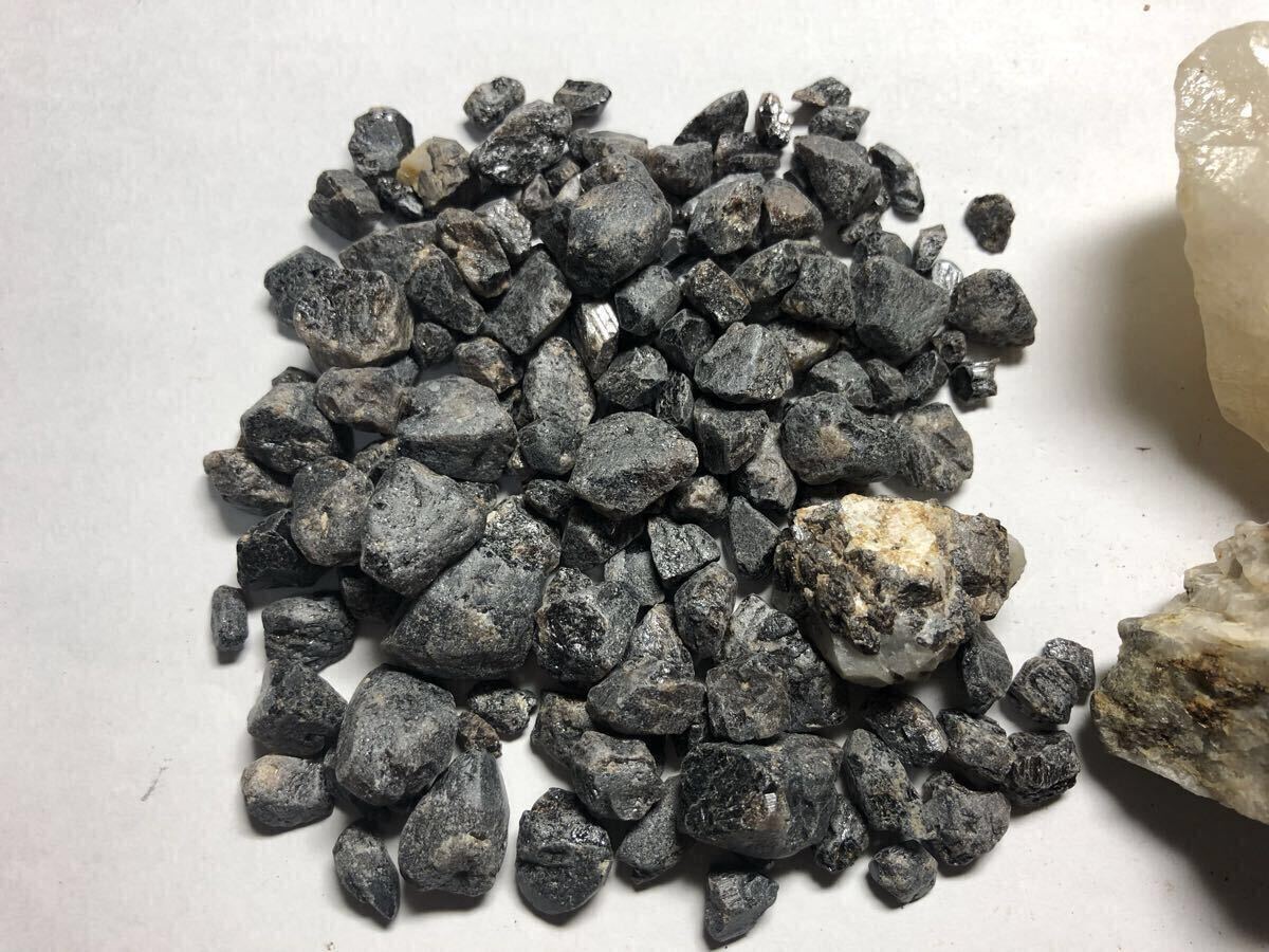 国産鉱物　貴重産地鉱物　京都府行者山産の鉱物　色々おまとめ　錫石　灰重石　石英　＊ 採取禁止の貴重産地鉱物 ＊ 桜石のオマケ付き_2