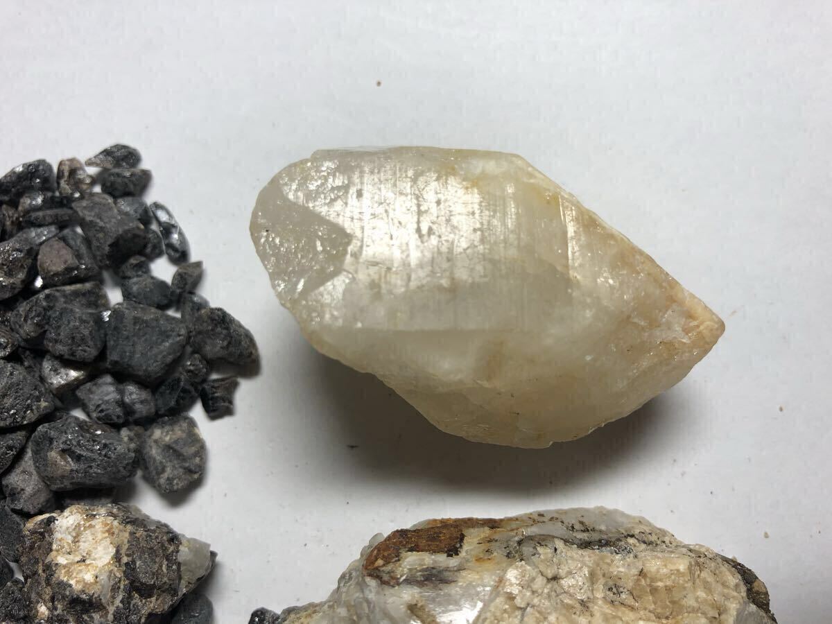 国産鉱物　貴重産地鉱物　京都府行者山産の鉱物　色々おまとめ　錫石　灰重石　石英　＊ 採取禁止の貴重産地鉱物 ＊ 桜石のオマケ付き_3