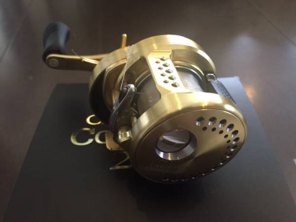 シマノ　カルカッタコンクエスト200　右　超美品激安！！