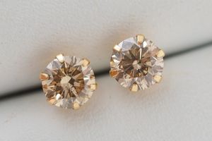 ブラウンダイヤピアスの値段と価格推移は？｜2件の売買データから 