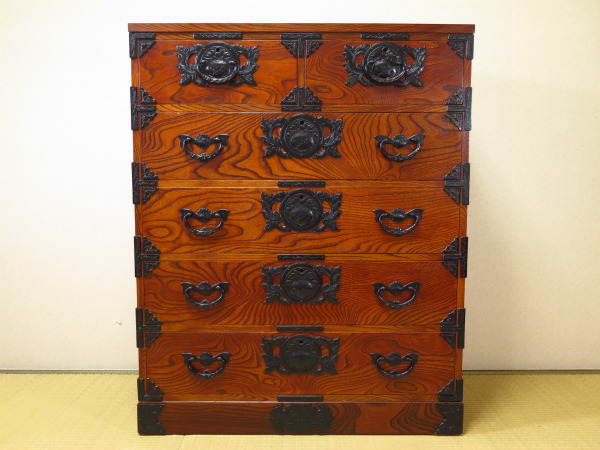美品■岩谷堂箪笥■伝統工芸品■拭漆■欅■整理箪笥■時代箪笥■5段■南部鉄器■ □岩谷堂箪笥□欅材 拭き漆塗 整理箪笥 5段 南部鉄器金具 鍵付