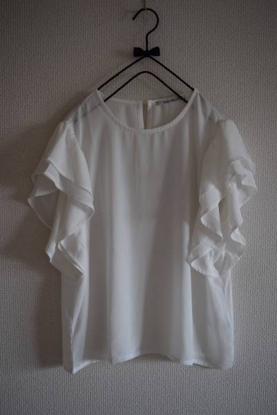 アーバンリサーチ☆とろみ素材フリル袖ブラウス即決