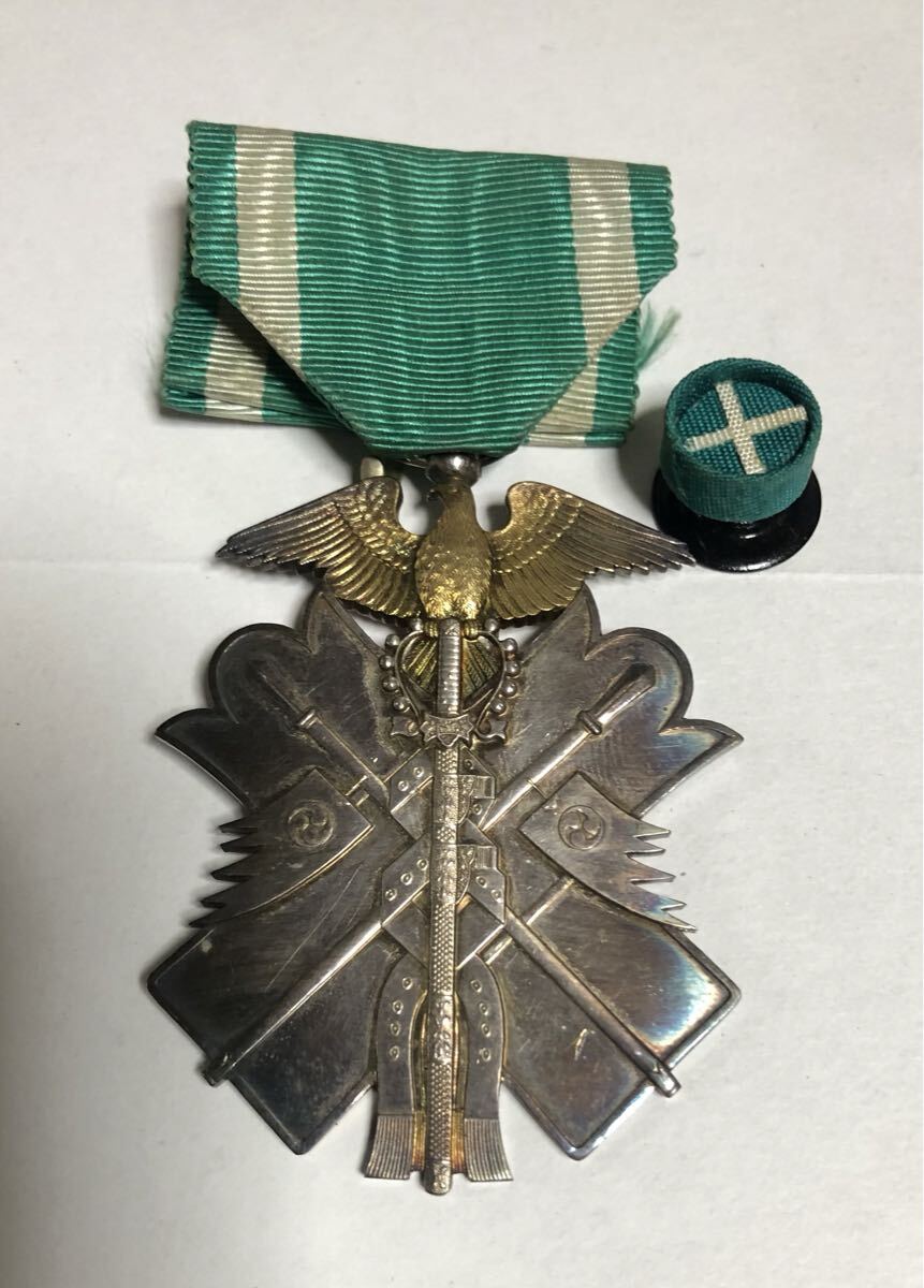 ☆ 勲章 功七金鵄勲章 重量 約32g 軍隊 旧日本軍 ミリタリー (勲章