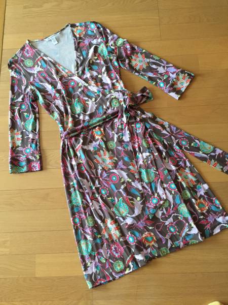 DVF ボタニカルプリント