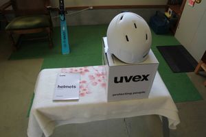 ☆ＵＶＥＸ　ウベックス　スキーヘルメット　キッズジュニア＜2025年＞新品同様　キズ無