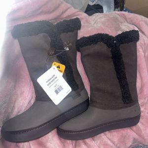 新品未使用！クロックス　防水　防寒ウィンターブーツ【モデッサシンセティックスエード