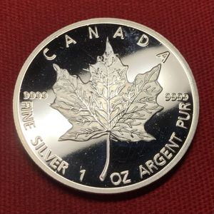 メイプルリーフ銀貨の値段と価格推移は？｜57件の売買データから