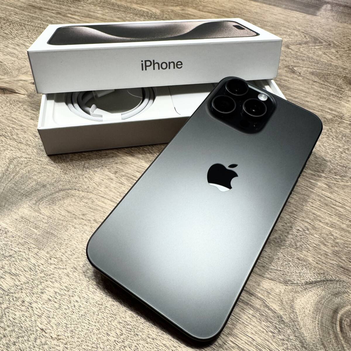 ☆極美品☆ iPhone 15 pro max ブラックチタニウム SIMフリー 256gb