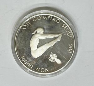 韓国 100 硬貨 1988のYahoo!オークション(旧ヤフオク!)の相場・価格を
