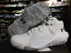 送料込 新品 初心者にもおすすめ！ バスケットシューズ アンダーアーマー ジェット２１