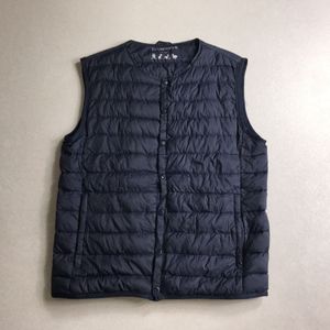○メンズサイズ　軽量　ライトダウン　ダウンジャケット　ノーカラー ダウンベスト　ネイ