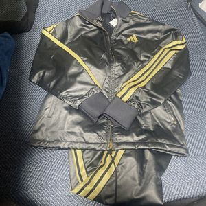 新品 adidas アディダス ジャージ セットアップ 上下セット Lサイズ 黒 & 金 ウィンドブ