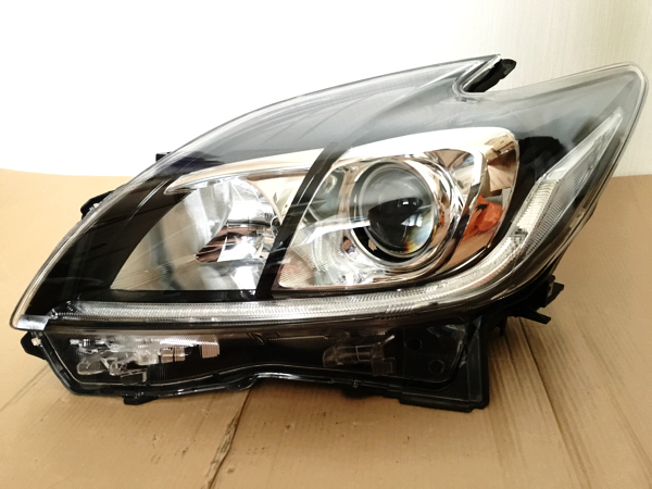 プリウス G's 純正 後期 左 HID ヘッドライト ZVW 30 綺麗 後期 純正