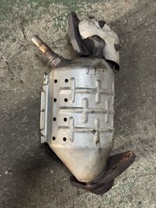 スズキ K6A ターボ エキマニ 触媒 素材用