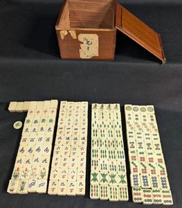 麻雀牌 箱のYahoo!オークション(旧ヤフオク!)の相場・価格を見る