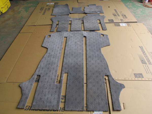 Ｈ１６アルファードＡＮＨ１０Ｗ　純正フロアマット1台分美品