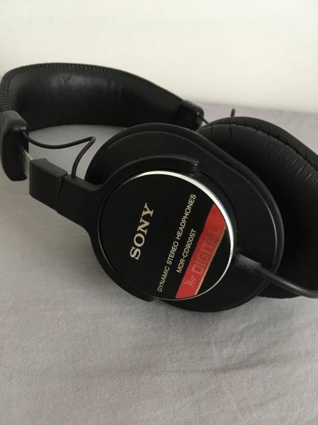 SONYスタジオヘッドホン MDR-CD900ST