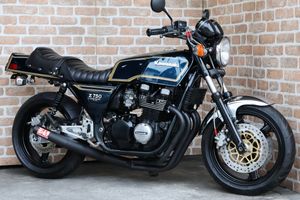 ゼファー750 純正外装 Yahoo!オークション - カワサキ純正 外装セット ゼファー750 キャンデ