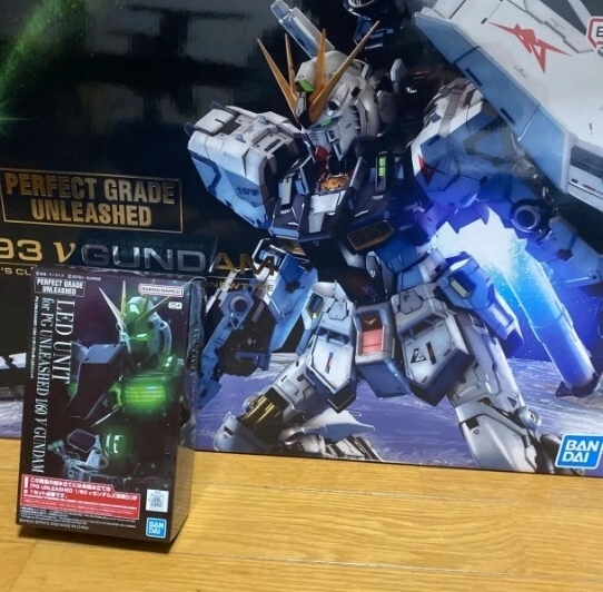 新品フィギュアケース付】PG UNLEASHED 1/60 νガンダム + 専用LED