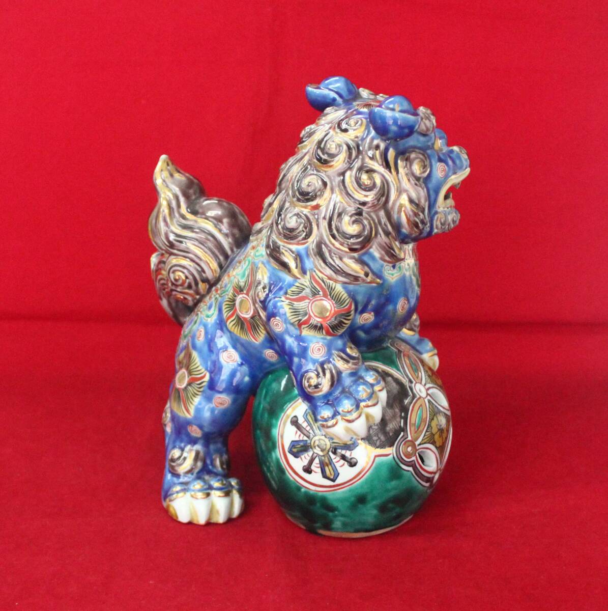 九谷焼風 唐獅子 置物 高さ約24cm 玉乗り獅子 色絵 金彩 縁起物 魔除け