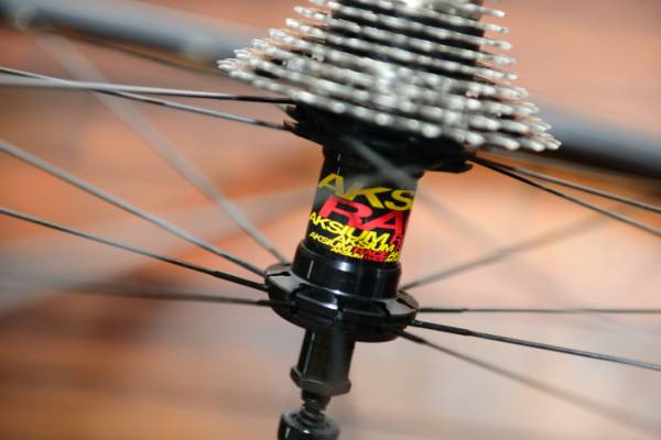 【美品】MAVIC AKSIUM　前後セット　タイヤ、スプロケット付_1