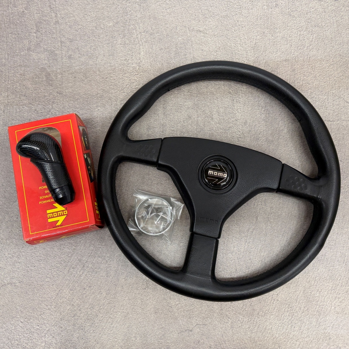 momo Sport ステアリング 34パイ momo ステアリング ハンドル TYP V36 34パイ KBA70064 カーボン柄