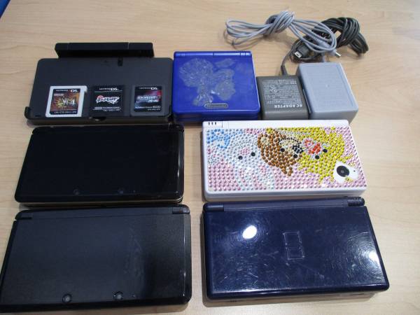 3DS本体・DS本体・PS本体 充電器/スタンド/３DS・DS付き