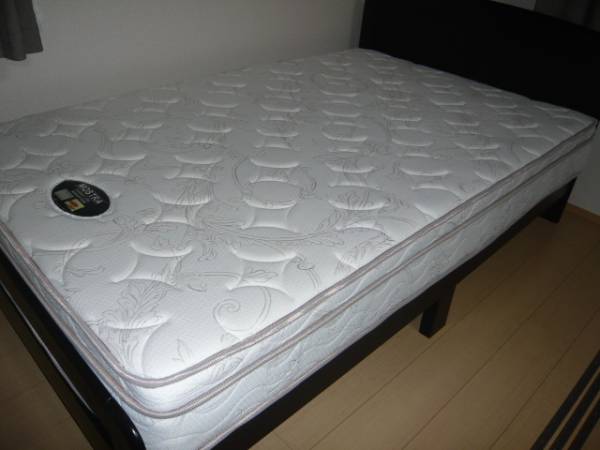 ☆超美品　セミダブルベッド　マットレス付き☆