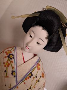 ガラスケース入り日本人形の値段と価格推移は？｜11件の売買データから