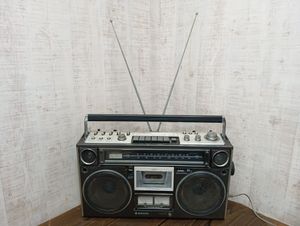 昭和レトロラジオの値段と価格推移は？｜147件の売買データから昭和