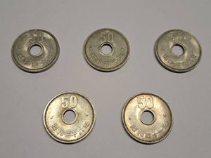 【特別特価】 200枚以上 まとめ売り すべて旧裏面　　1996年 昭和36年 50円硬貨の値段と価格推移は？｜3件の