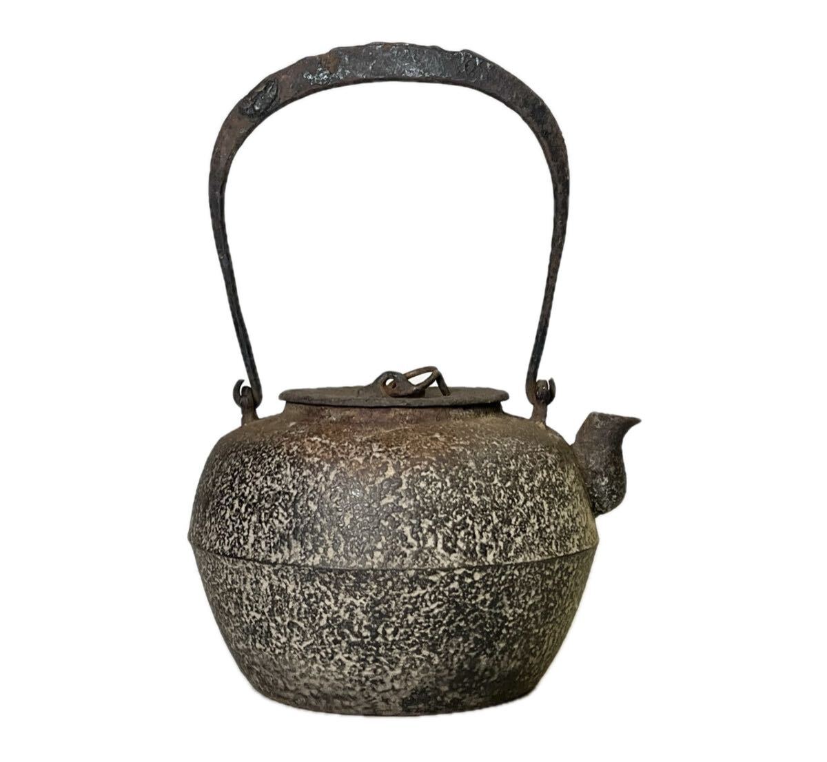 □楠廸庵□茶道具 銀瓶 菊花彫銀瓶 新品 ☆提梁壺☆南部鉄器 老鉄瓶 □楠廸庵□茶道具 銀瓶 菊花彫銀瓶 新品 ☆提梁壺☆南部鉄器 老鉄瓶