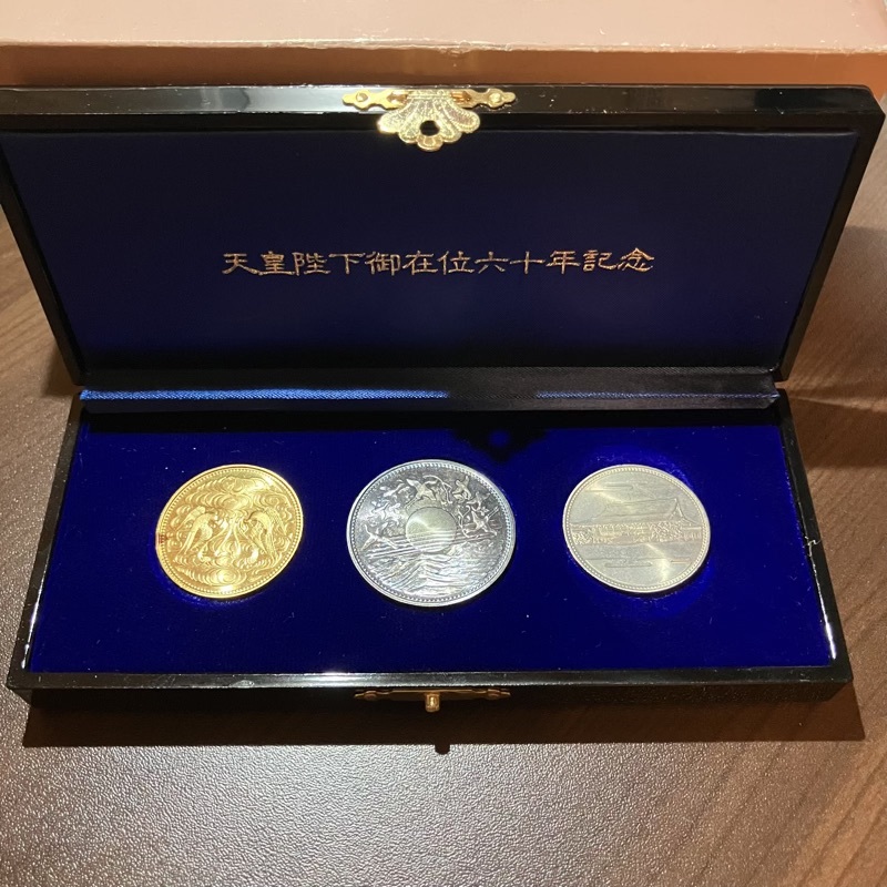 天皇陛下御在位60年記念の値段と価格推移は？｜123件の売買データから