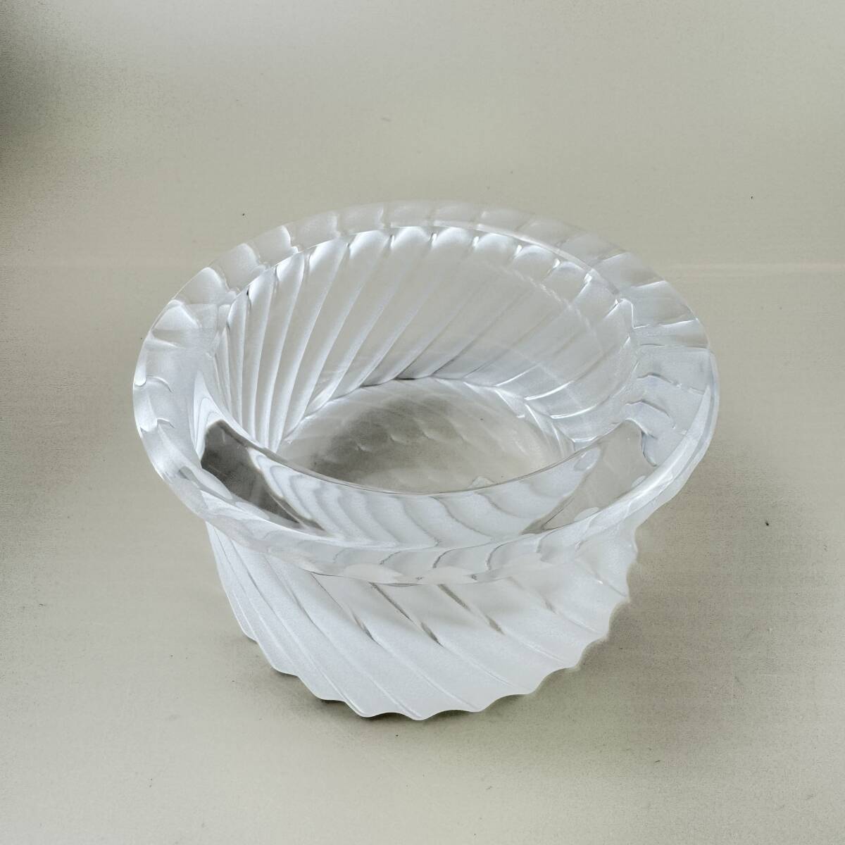 クリスタル灰皿の値段と価格推移は？｜6件の売買データからクリスタル