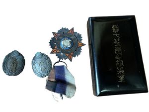 勲七等青色桐葉章の値段と価格推移は？｜104件の売買データから勲七等