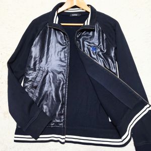 バーバリーブラックレーベル トラックジャケットの値段と価格推移は