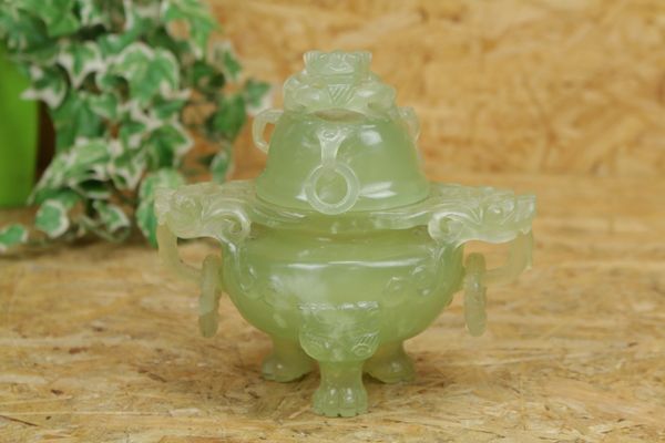 玉石龍型三脚香炉