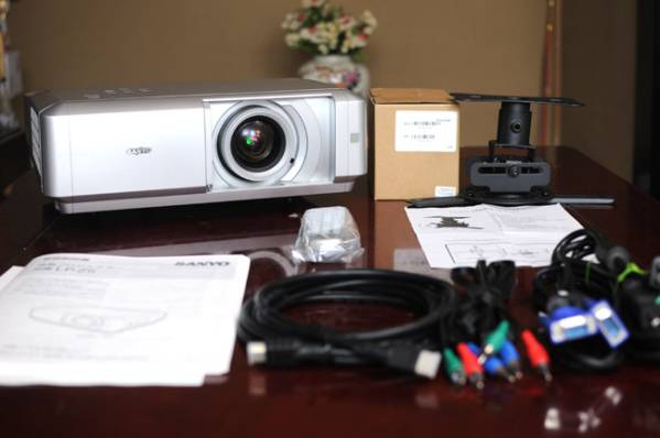 送料無料！映画館画質SANYO LP-Z5！ランプ新品・天吊他！