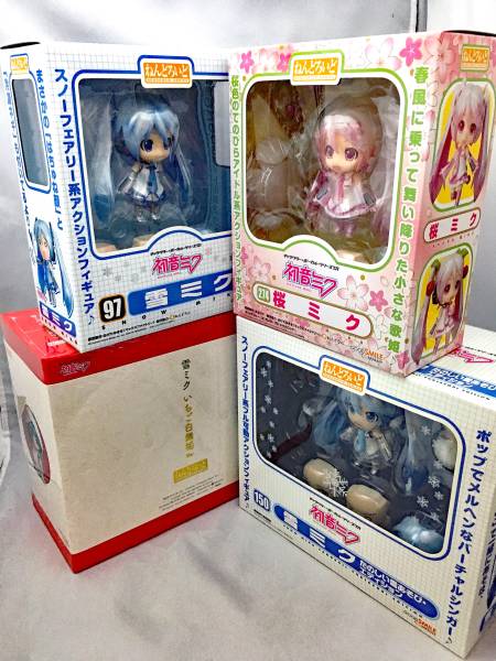 新品未開封 ねんどろいど 初音ミク 雪ミク＆桜ミク いちご白無垢