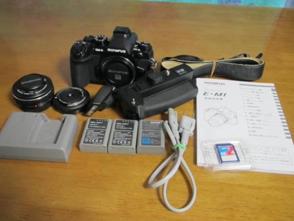 ●オリンパス　ＯＭ－Ｄ　ＥＭ－１　おまけ多数付き