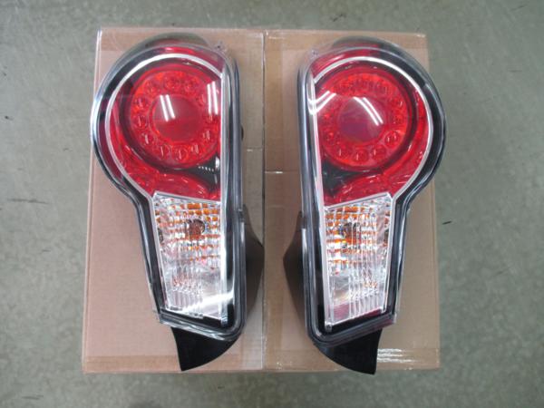 ∩C)トヨタ 86 ZN6 純正 LEDテールレンズ KOITO 220-60082