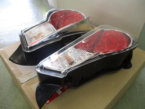 ∩C)トヨタ 86 ZN6 純正 LEDテールレンズ KOITO 220-60082