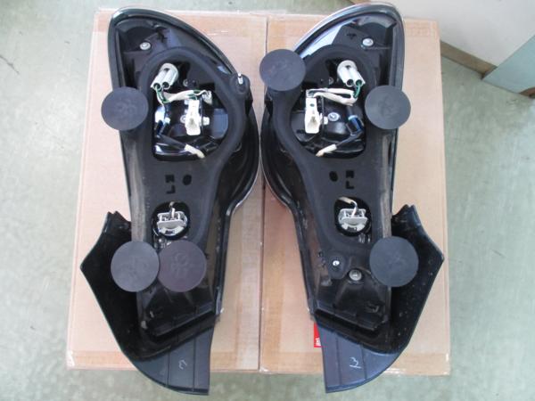 ∩C)トヨタ 86 ZN6 純正 LEDテールレンズ KOITO 220-60082