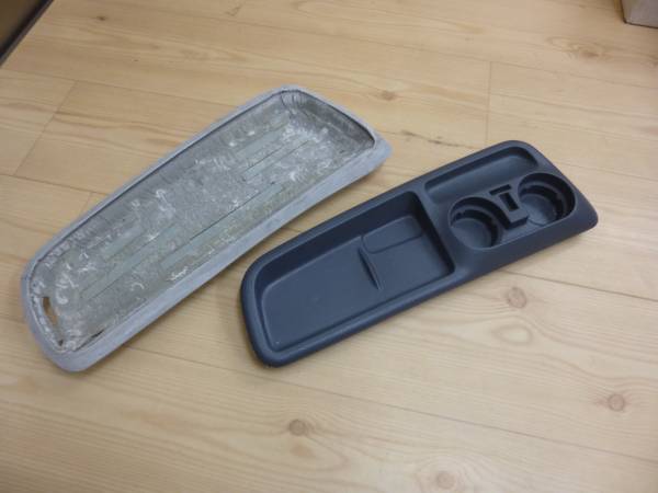 100系ハイエース　純正ドリンクホルダー