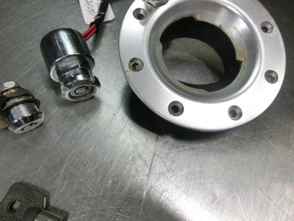 □ビューエル X1 ライトニング 純正 キーセット メインキーシリンダー X1ライトニング 純正キー3点セット、タンクキャップ他☆