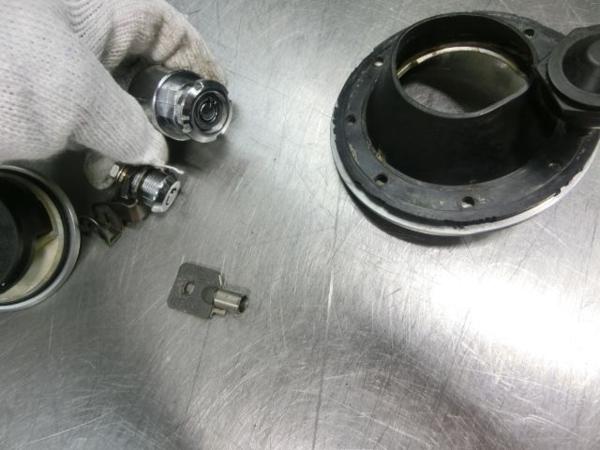 □ビューエル X1 ライトニング 純正 キーセット メインキーシリンダー X1ライトニング 純正キー3点セット、タンクキャップ他☆