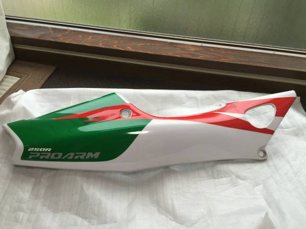 MC28 リヤカウル