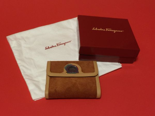♪◎新品未使用◎フェラガモ《FERRAGAMO》スウェード財布　7万