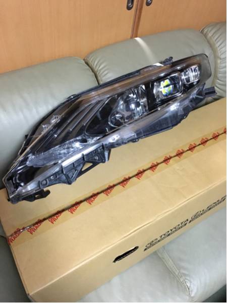 27年式 ZSU60W ハリアーLEDユニット美品